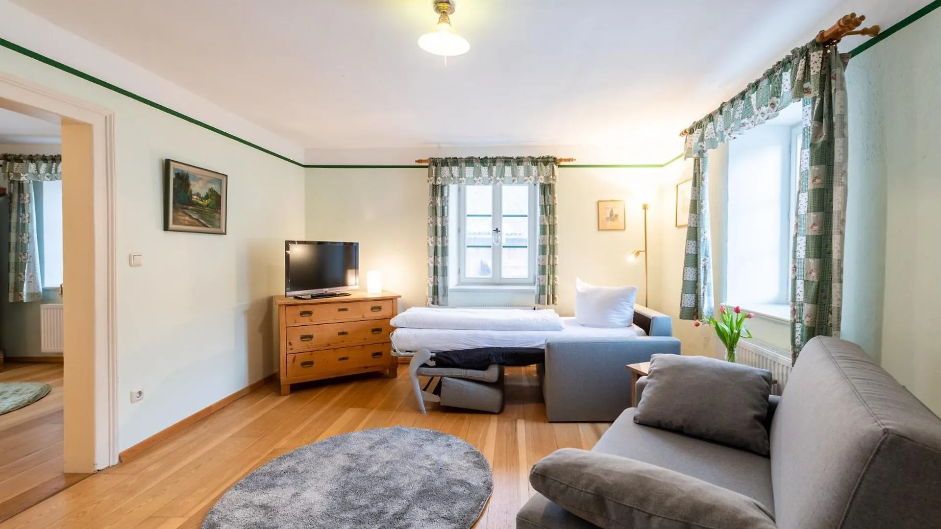 Apartment Schlossgaststätte Hohenberg Seeshaupt